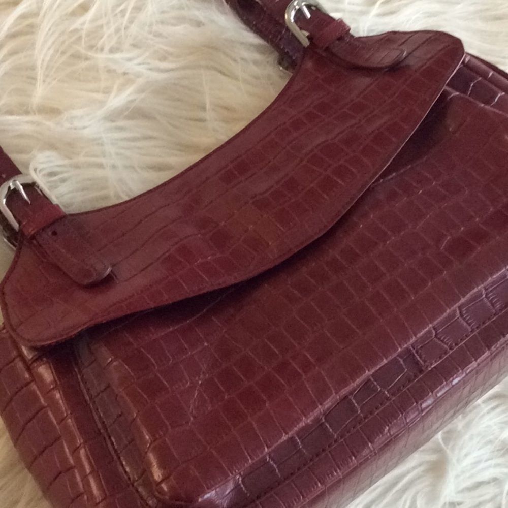 💞MAXX New York 💞croco embossed leather purse
